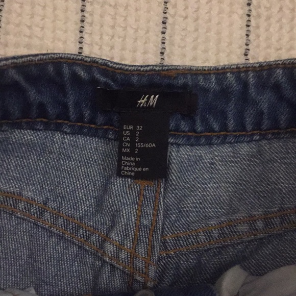 H&M - High Waisted denim shorts - Picture 3 of 4